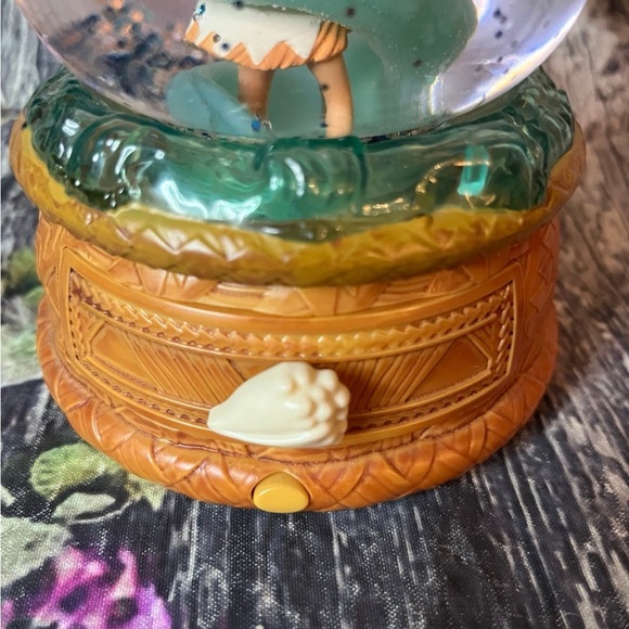 JAKKS Pacific Disney Moana's Musical Water Snow Globe and Jewelry Box WORKS 6" - Picture 3 of 12